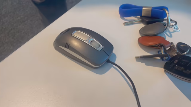 It‘s a usb mouse that opens up to reveal a s all screen, keypad and mic/speaker. It‘s a combination fliphone / mouse.
